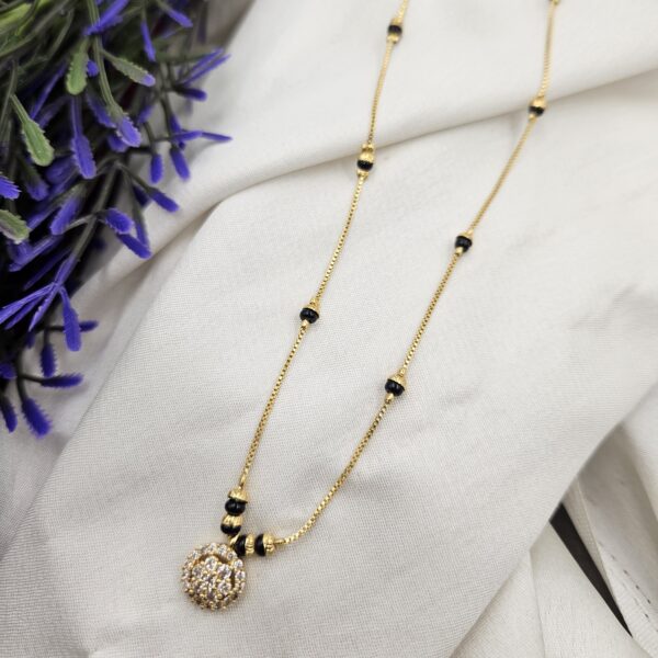 GOLD REPLICA SHORT BLACK BEED