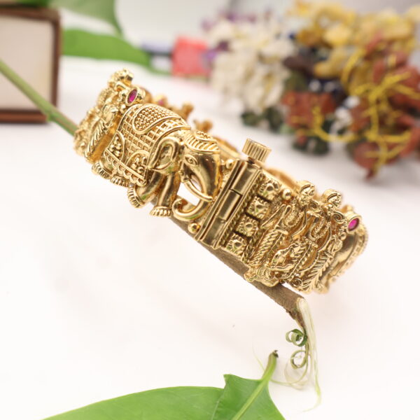 Antique Temple Design Gold Bangle - Image 3