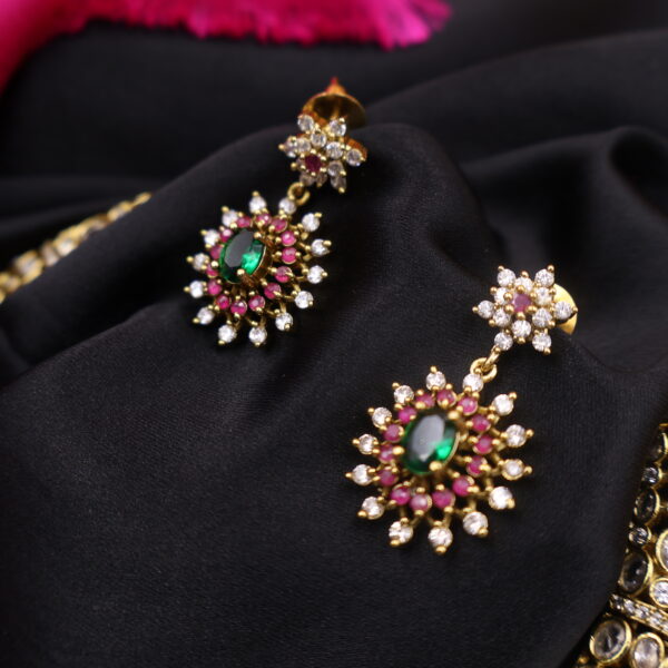 Ruby-Embraced Emerald Kundan Necklace Set - Image 2