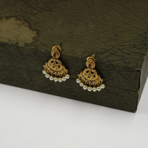 EAR RINGS
