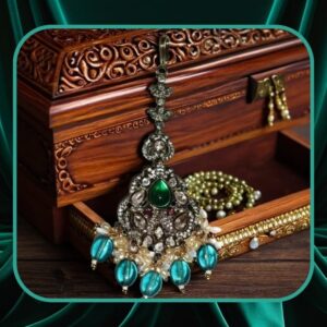 Antique-Inspired Emerald & Pearl Maang Tikka